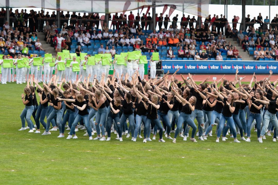 Großgruppenvorführung bei der Welt-Gymnaestrada in Dornbirn | Bildquelle: DTB/Felix Kalkuhl