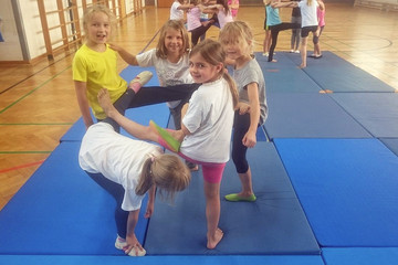 Acro-Yoga mit Kindern | Bildquelle: DTB 