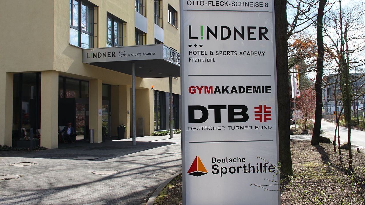 DTB-Geschäftsstelle mit Eingang am Lindner Hotel | Bildquelle: DTB