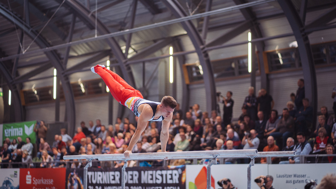 Lukas Dauser am Barren | Foto: Dedicated Sports