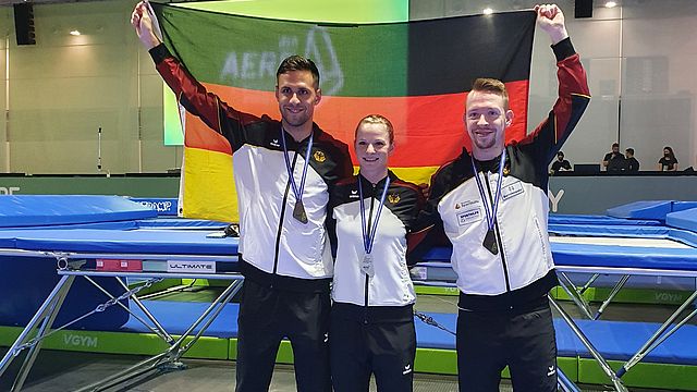 Leonie Adam gewinnt Silber, Matthias Pfleiderer und Fabian Vogel holen Bronze beim World Cup in Rimini | Foto: Olaf Schmidt