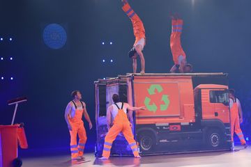 Müllmänner-Performance des Stedinger TV Berne bei der FIG-Gala der Welt-Gymnaestrada 2023 | Bildquelle: Norbert Raufer