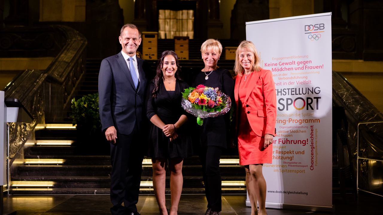 DOSB-Gleichstellungspreisvergabe 2016 mit Ulla Koch | Bildquelle: Foto DOSB/Bewahre die Zeit.de