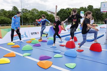 kinder Joy of Moving Turnparcours in Worms mit Andreas Toba | Bildquelle: Daniel Löb/kinder Joy of Moving