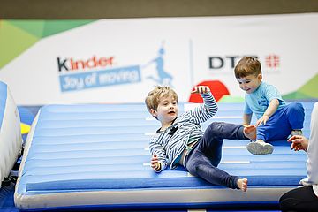 kinder Joy of Moving Turnparcours | Bildquelle: Loeb/kinder Joy of Moving