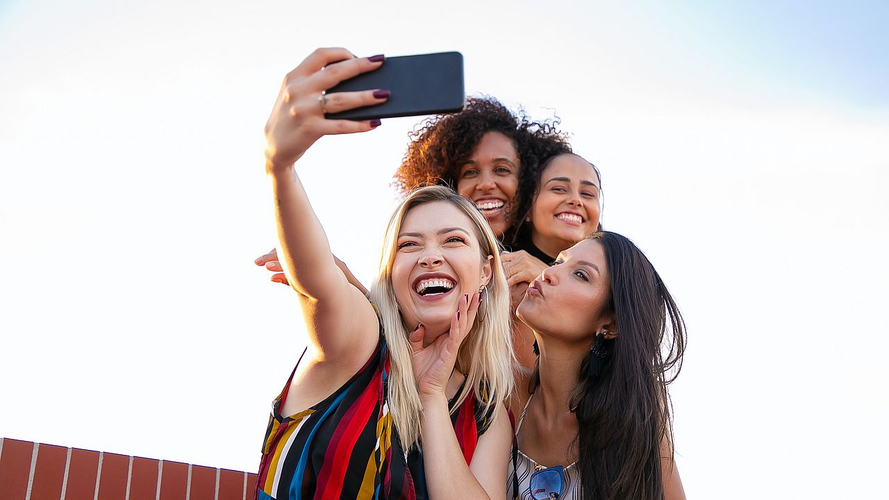 Selfie Frauen | Bildquelle: Pexels
