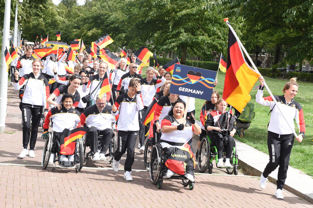 Parade zur Eröffnungsfeier der Welt-Gymnaestrada 2023 in Amsterdam | Bildquelle: Norbert Raufer