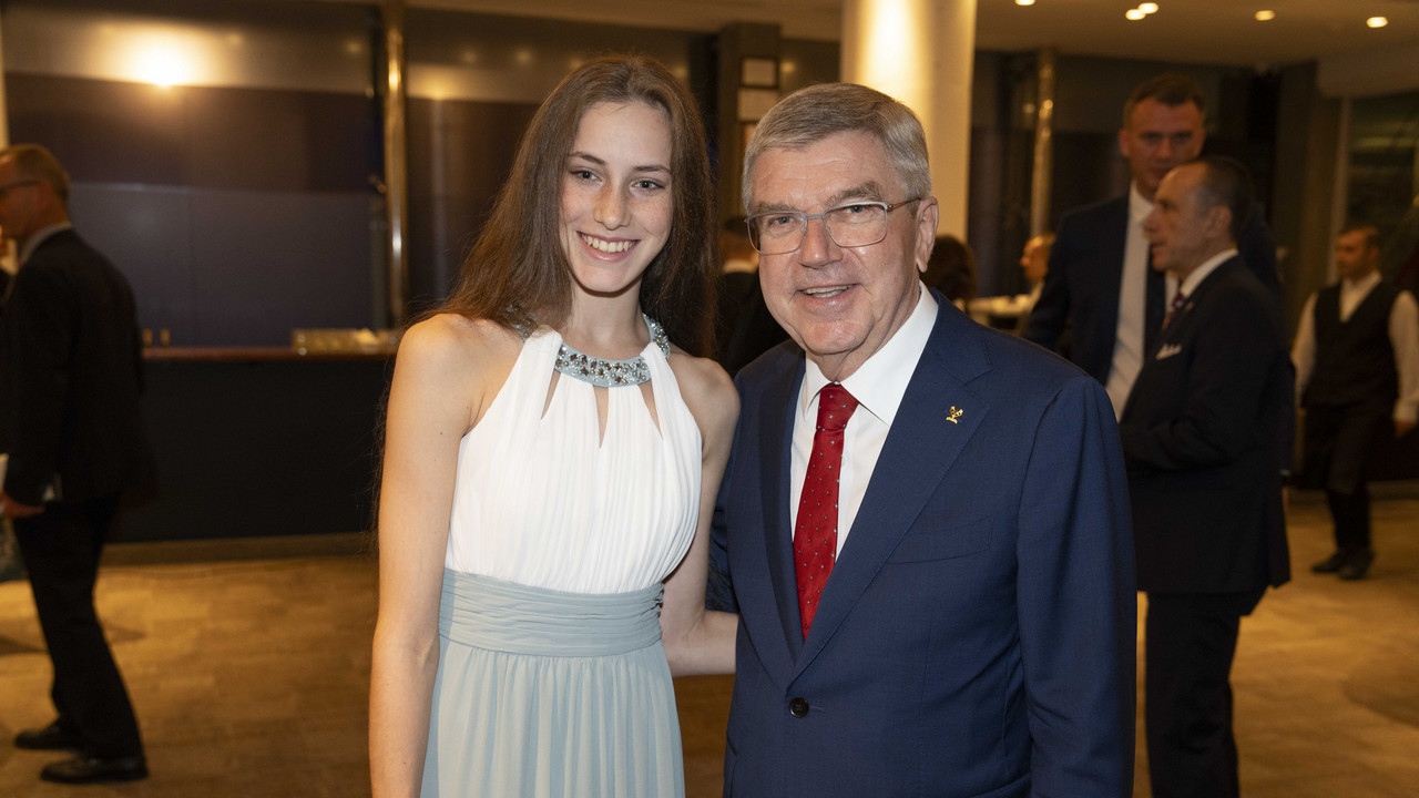 Varfolomeev (l.) und IOC-Präsident Thomas Bach | Foto: IOC/Greg Martin