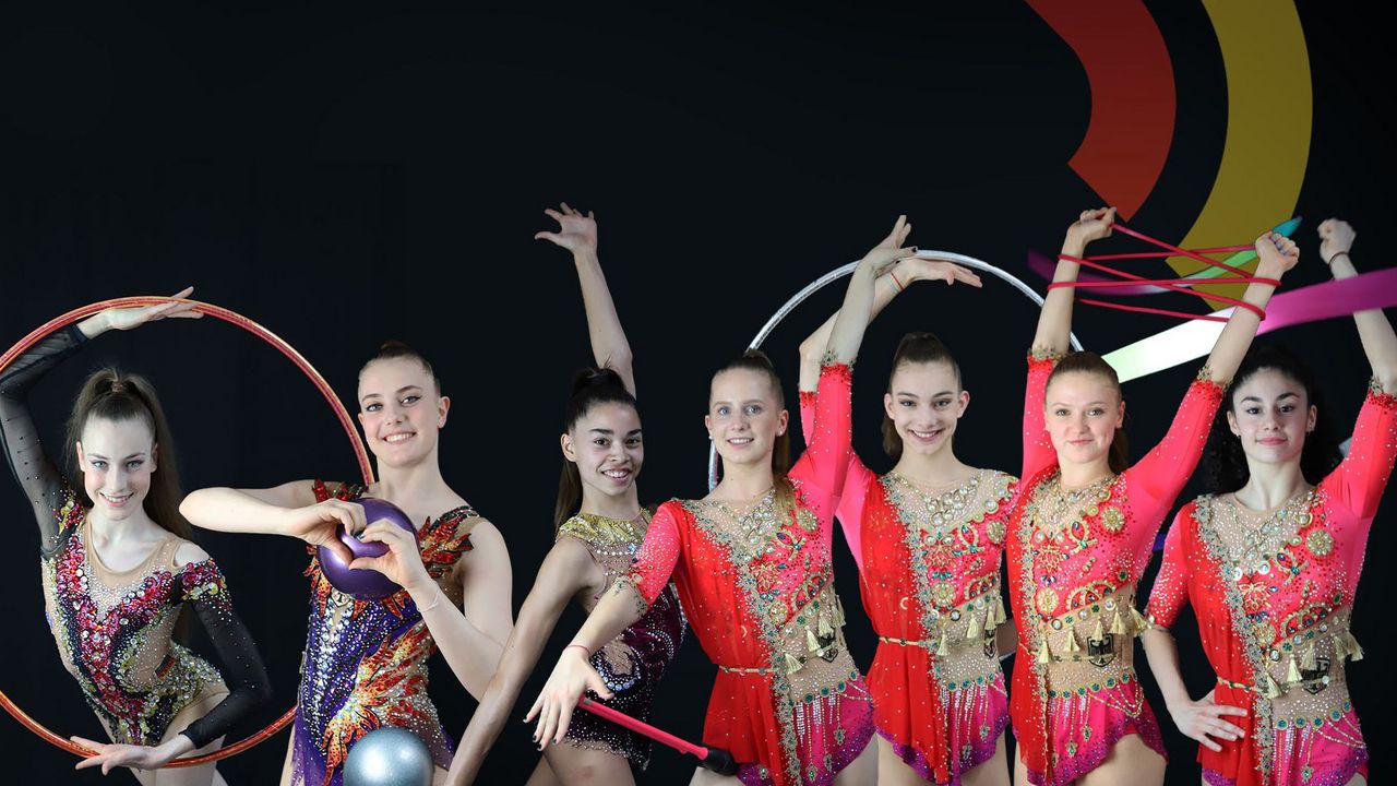 DTB-Gymnastinnen für die RSG Weltmeisterschaften 2022 in Sofia | Bildquelle: DTB