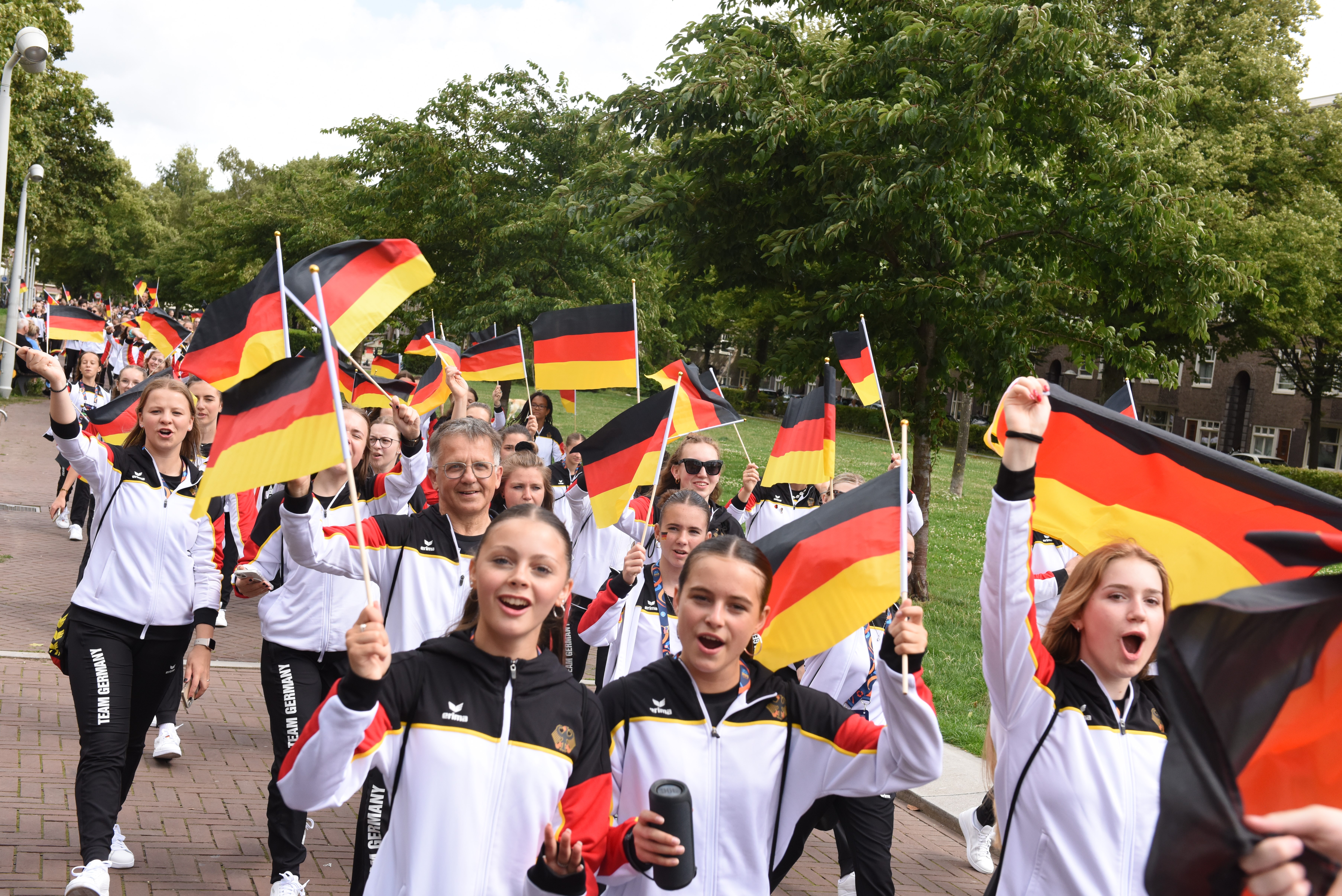 Die deutsche Delegation auf dem Weg zur Eröffnungsfeier | Bildquelle: Norbert Raufer